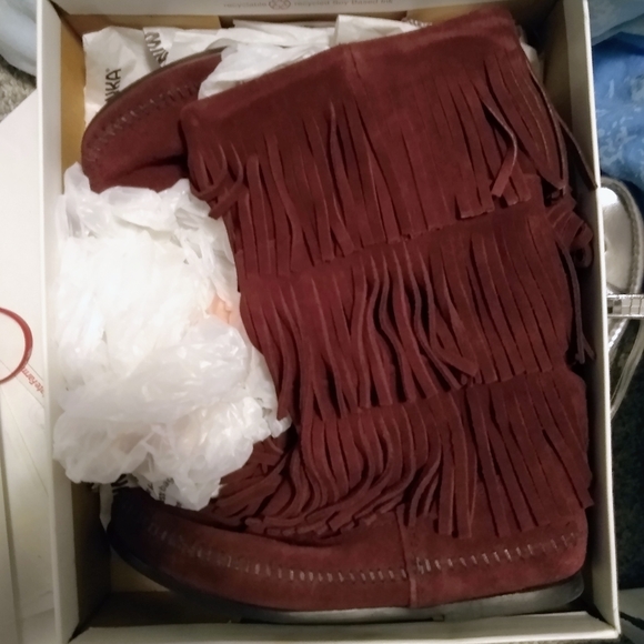 Minnetonka Moccasin - Burgundy  3 Layer Fringe Boots - Picture 8 of 8